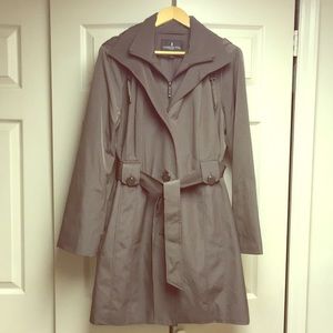 Taupe London fog rain coat w/removable hood